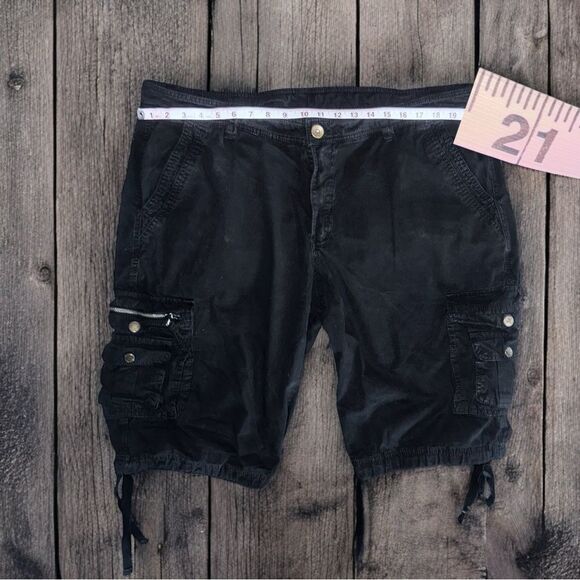 Men’s Black Cargo Shorts l Button/Zip  l Front/Back Pockets EUC - Picture 4 of 11